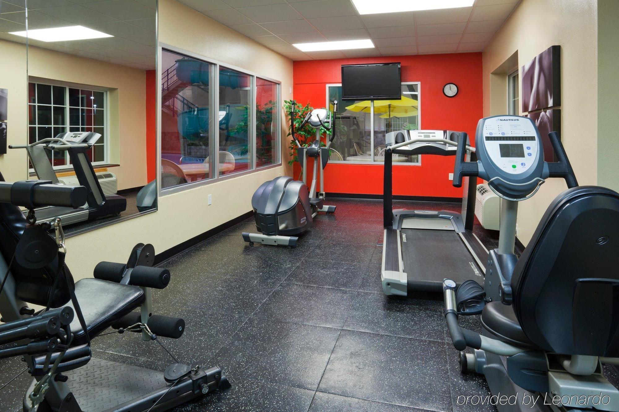 Country Inn & Suites By Radisson Bismarck Waterpark Instalações foto